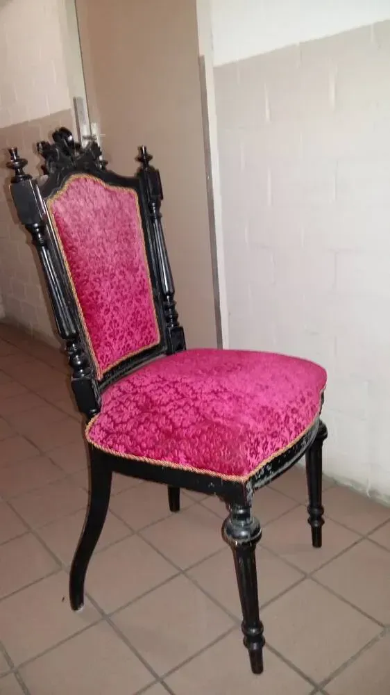 Dwingels Eigen krijgt beschikking over antieke stoelen